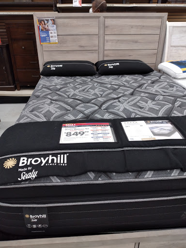 Discount Store «Big Lots», reviews and photos, 1699 River Oaks Dr, Calumet City, IL 60409, USA