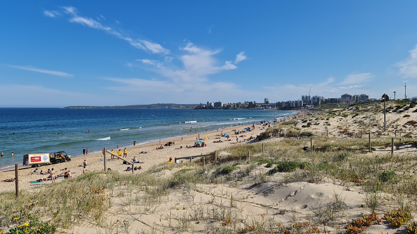 Φωτογραφία του Wanda Beach με λεπτή μπεζ άμμος επιφάνεια