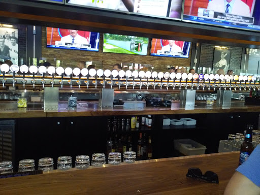 Shopping Mall «Gateway Center», reviews and photos, 1 Mystic View Rd, Everett, MA 02149, USA