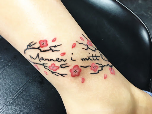 Tattoo Shop «Laughing Hyena Tattoos», reviews and photos, 1454 Park Rd NW, Washington, DC 20010, USA