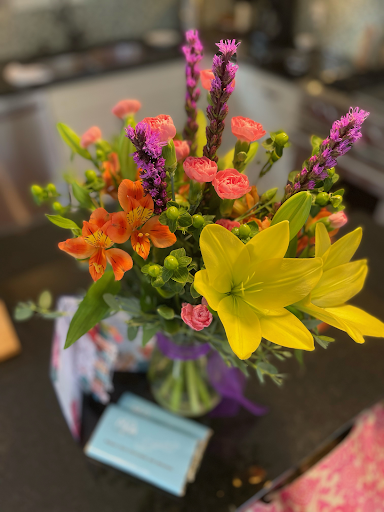 Florist «Candlelight Floral & Gifts», reviews and photos, 850 Lake St E, Wayzata, MN 55391, USA