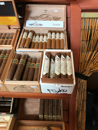 Cigar Shop «Cigar Hut», reviews and photos, 1172 Estero Blvd # 103, Fort Myers Beach, FL 33931, USA