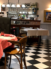 Atmosphère du Restaurant Le Vaudésir aux Hirondelles à Thizy - n°14