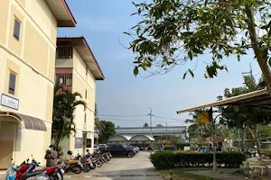 อพาร์ทเม้นท์ ชมเดือน ศรีราชา (Chomdeuan Apartment Si Racha) image
