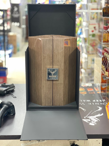 Liquor Store «E & M Food & Liquor», reviews and photos, 7758 Archer Rd, Justice, IL 60458, USA