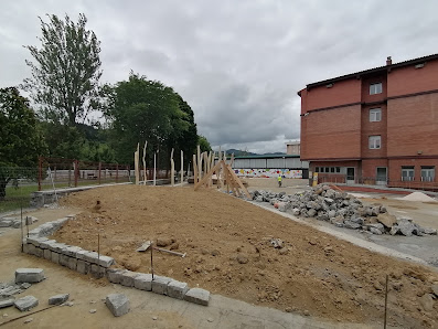 Orokieta Herri Eskola - LH Eraikina Araba Kalea, 56, 20800 Zarautz, Gipuzkoa, España