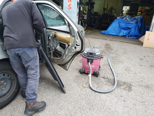 Auto Glass Shop «Atlas Auto Glass», reviews and photos, 716 Fairview St, Houston, TX 77006, USA