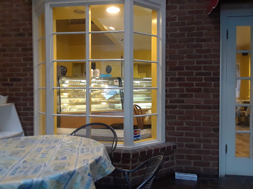 Restaurant «La Baguette French Bread and Pastry Shop», reviews and photos, 3088 Poplar Ave, Memphis, TN 38111, USA