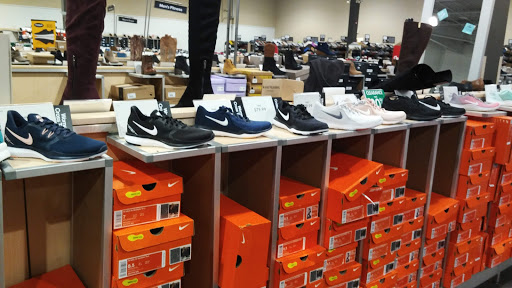 Shoe Store «DSW Designer Shoe Warehouse», reviews and photos, 8502 Eager Rd, Brentwood, MO 63144, USA