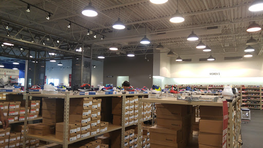 Reebok, 1 Outlet Village Blvd, Lebanon, TN 37090, USA, 