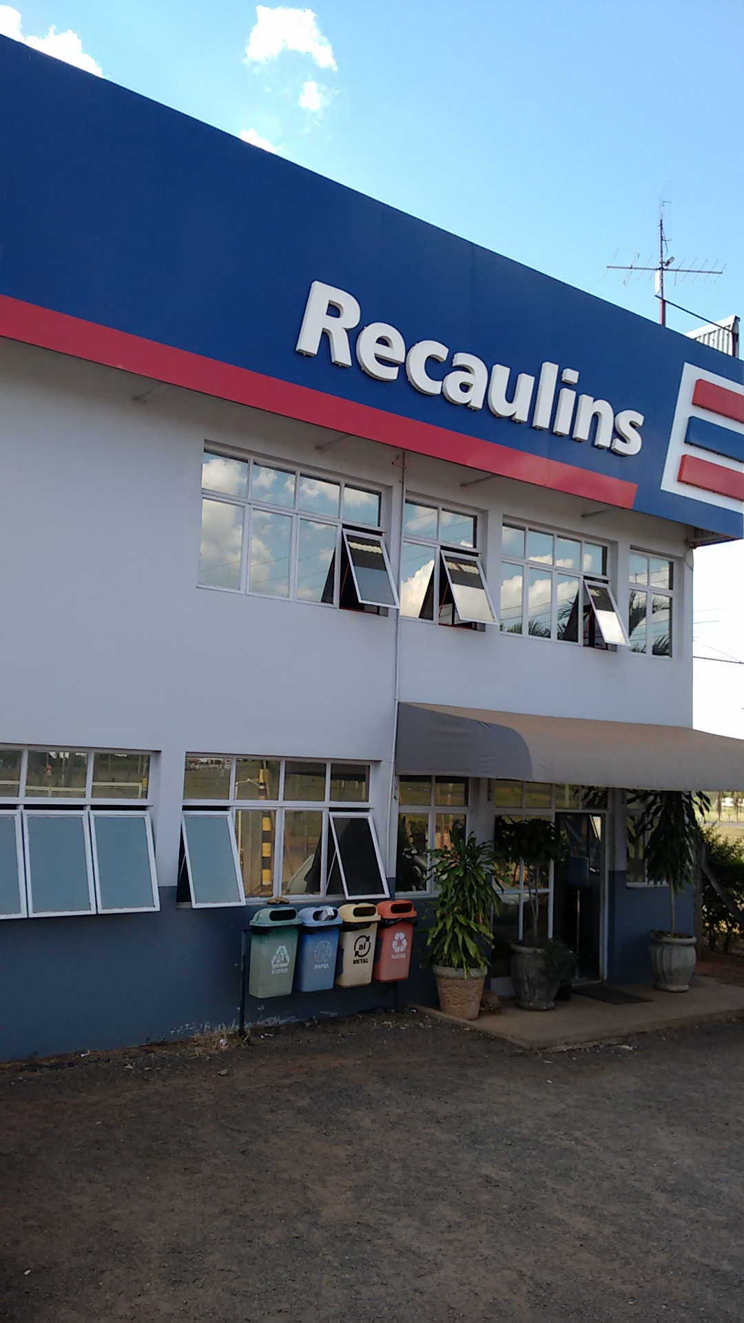 RECAULINS RENOVADORA DE PNEUS LTDA