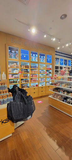 Shopping Mall «St. Louis Premium Outlets», reviews and photos, 18521 Outlet Blvd, Chesterfield, MO 63005, USA