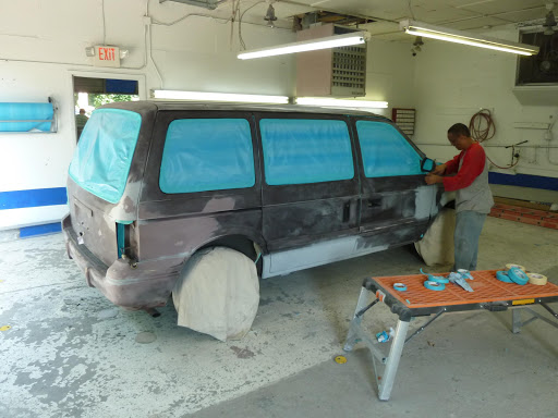 Auto Body Shop «Maaco Collision Repair & Auto Painting», reviews and photos, 500 Hicksville Rd, Massapequa, NY 11758, USA
