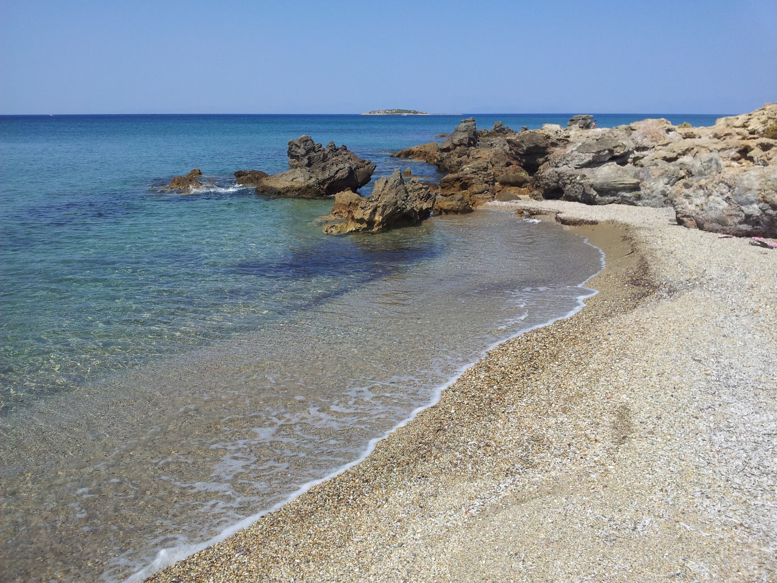 Valokuva Marathias beach IIista. pinnalla turkoosi puhdas vesi:n kanssa