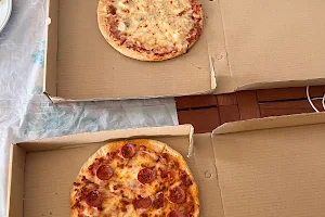 Tomatomatic pizza image