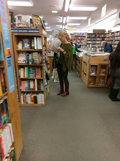 Book Store «Half Price Books», reviews and photos, 2041 Ford Pkwy, St Paul, MN 55116, USA