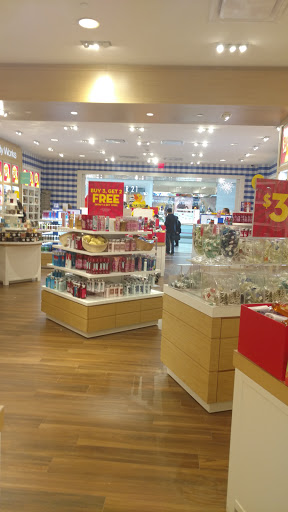 Shopping Mall «Westfield Fashion Square», reviews and photos, 14006 Riverside Dr, Sherman Oaks, CA 91423, USA