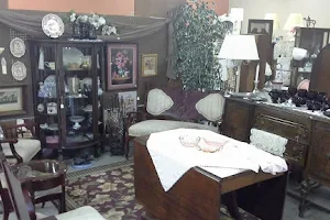 Blondy's Antiques and Treasures image