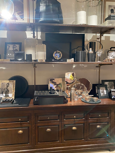 Clothing Store «Ralph Lauren», reviews and photos, 444 N Rodeo Dr, Beverly Hills, CA 90210, USA