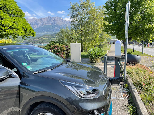 Borne de recharge de véhicules électriques Réseau eborn Charging Station Savines-le-Lac