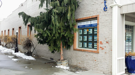 Vacation Home Rental Agency «Windermere Vacation Rentals Lake Chelan», reviews and photos, 115 E Woodin Ave, Chelan, WA 98816, USA