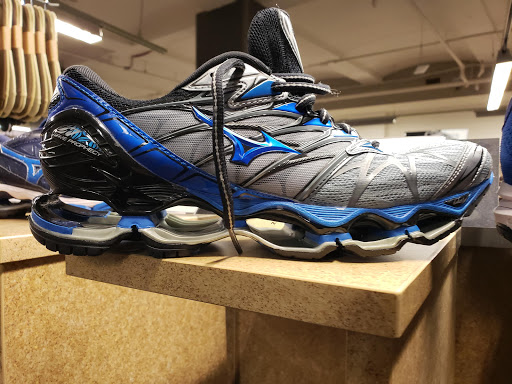 Shoe Store «DSW Designer Shoe Warehouse», reviews and photos, 385 Washington St, Boston, MA 02108, USA