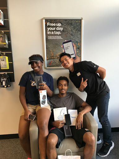 Cell Phone Store «GoWireless Verizon Authorized Retailer», reviews and photos, 2507 E Main St, Bexley, OH 43209, USA