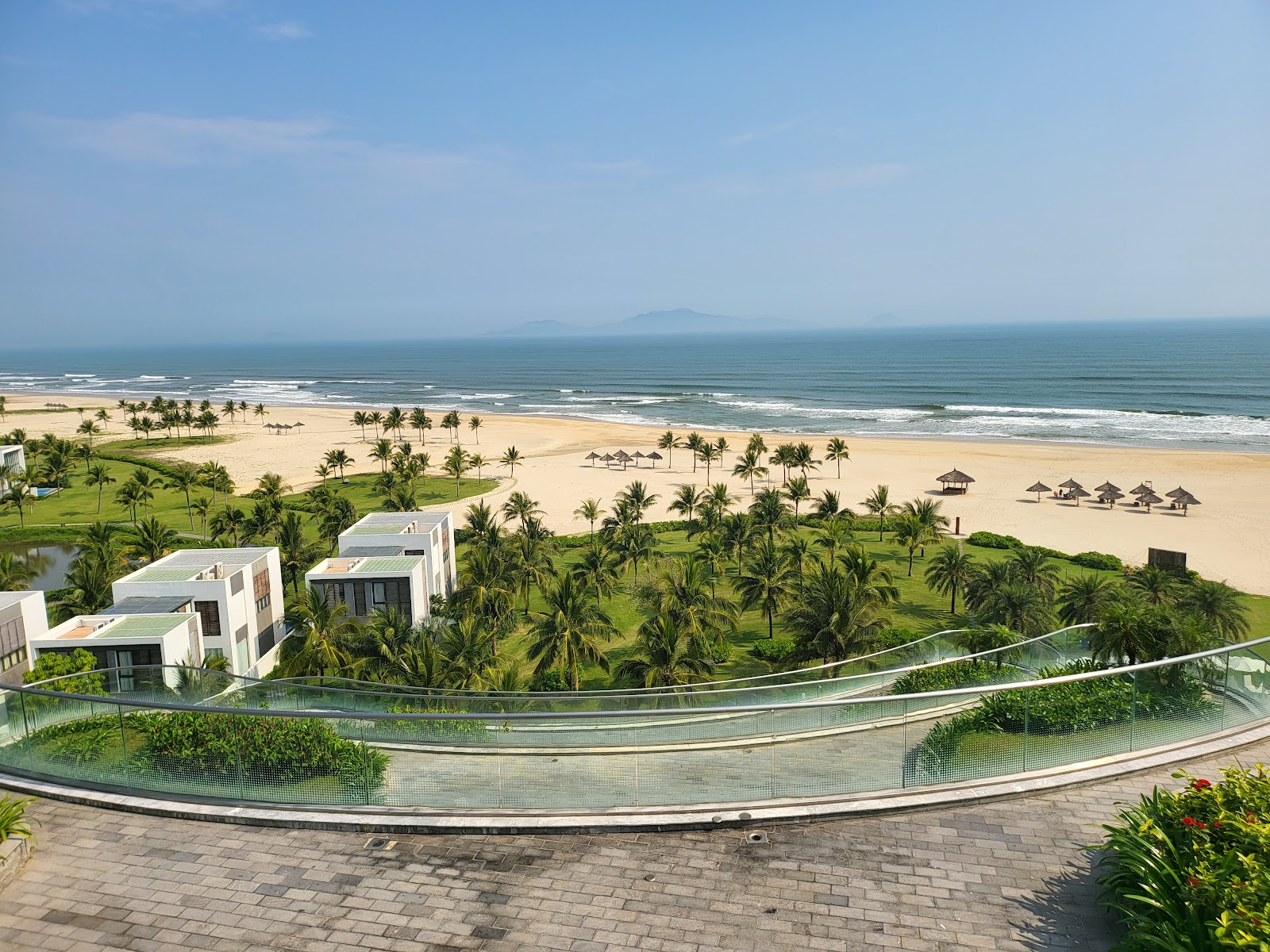 Foto di Thang Binh Beach - luogo popolare tra gli intenditori del relax