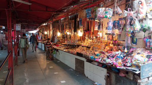 प्राचीन वस्तुओं की दुकानें दिल्ली