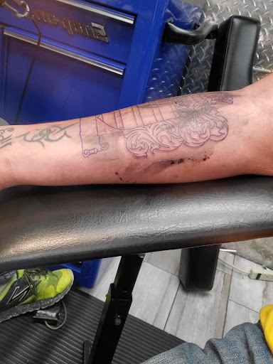 Tattoo Shop «Lake Geneva Tattoo & Piercing», reviews and photos, 150 1/2 Center St, Lake Geneva, WI 53128, USA