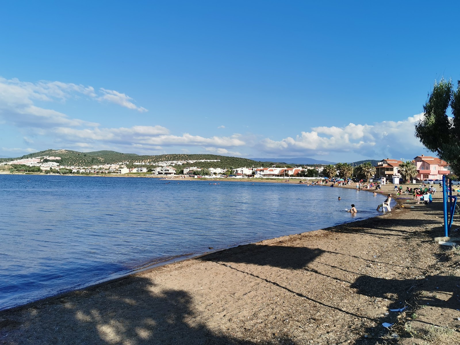 Fotografija Pelitkoy Sahil Plaji z kevyt hiekka ja kivi površino