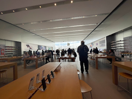 Computer Store «Apple Eton», reviews and photos, 28849 Chagrin Blvd, Woodmere, OH 44122, USA