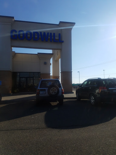 Thrift Store «Goodwill - Roseville, MN - Cleveland Avenue», reviews and photos, 2500 Cleveland Ave N, Roseville, MN 55113, USA