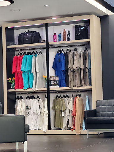 Mercedes Benz Dealer «Mercedes-Benz Manhattan», reviews and photos, 770 11th Ave, New York, NY 10019, USA