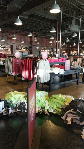Clothing Store «Hollister Co. Outlet», reviews and photos, 4015 S Interstate Hwy 35, San Marcos, TX 78666, USA