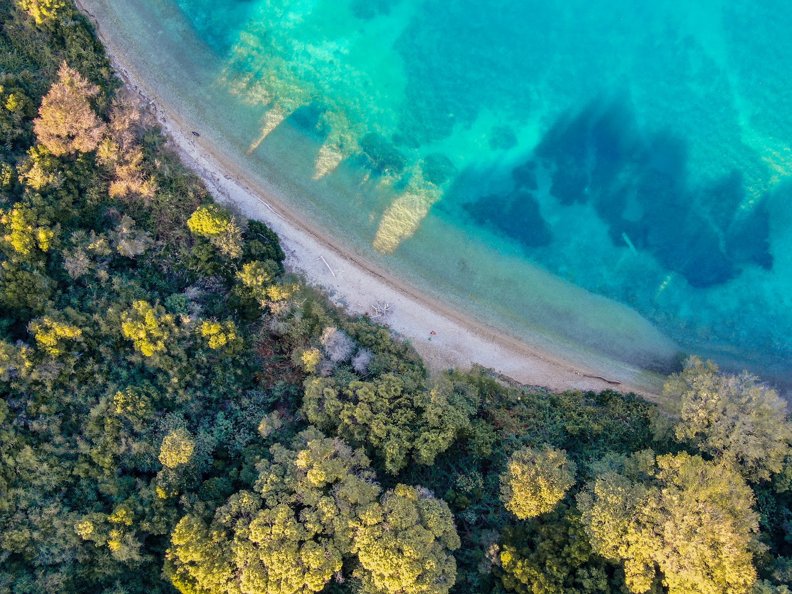 Photo de Arias beach avec baie spacieuse