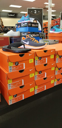 Shoe Store «Shoe Carnival», reviews and photos, 2325 S Stemmons Fwy, Lewisville, TX 75067, USA