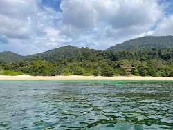 Koh Adang Gizli Plajı III'in fotoğrafı geniş bir kıyı şeridi ile birlikte