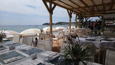 Bellini à la plage à Cavalaire-sur-Mer