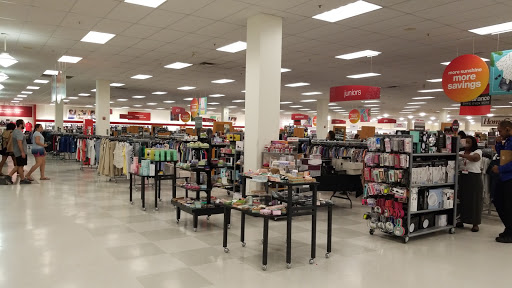 Department Store «T.J. Maxx & HomeGoods», reviews and photos, 105 Middlesex Ave, Somerville, MA 02145, USA