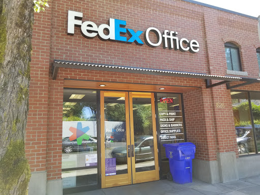 Print Shop «FedEx Office Print & Ship Center», reviews and photos, 1528 SE Bybee Blvd, Portland, OR 97202, USA