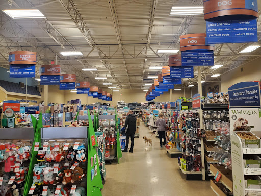 Pet Supply Store «PetSmart», reviews and photos, 3351 Jefferson Davis Hwy, Alexandria, VA 22305, USA