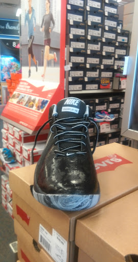 Shoe Store «Shoe Carnival», reviews and photos, 1620 Dogwood Dr SE, Conyers, GA 30013, USA