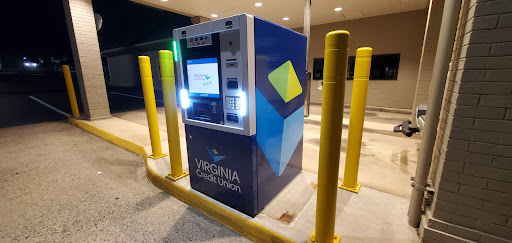 Shopping Mall «Seminole Square Shopping Center», reviews and photos, 200 Zan Rd, Charlottesville, VA 22901, USA