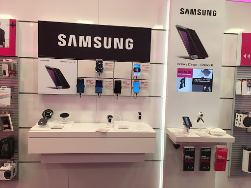 Cell Phone Store «T-Mobile», reviews and photos, 25965 Industrial Blvd #105, Hayward, CA 94545, USA