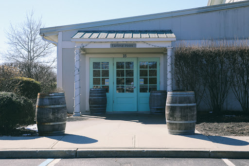 Winery «Bridge Lane Tasting Room», reviews and photos, 35 Cox Neck Rd, Mattituck, NY 11952, USA