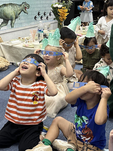 Opinii despre Newtonshow Central 1 în Singapore - Other