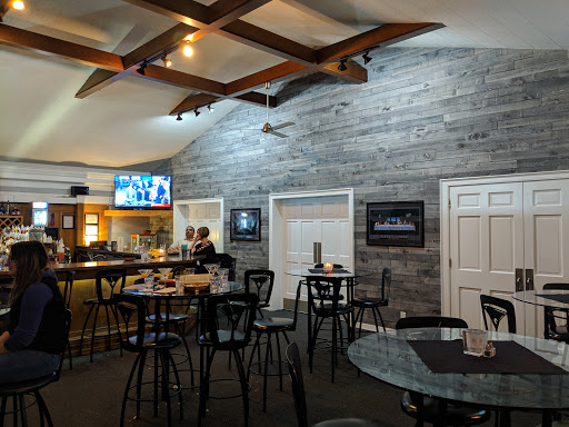 American Restaurant «Martinis Restaurant & Lounge», reviews and photos, 4338 Lake Rd W, Ashtabula, OH 44004, USA