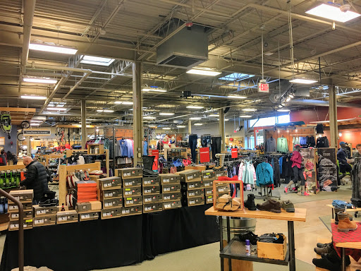 Camping Store «REI», reviews and photos, 1209 E Golf Rd, Schaumburg, IL 60173, USA