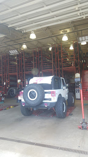Tire Shop «Discount Tire Store - Glendale Heights, IL», reviews and photos, 1145 Bloomingdale Rd, Glendale Heights, IL 60139, USA